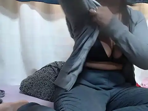 Snapshot of Linda_sexy chatting on 06.22.26 Linda sexy online show from 06.22.26
