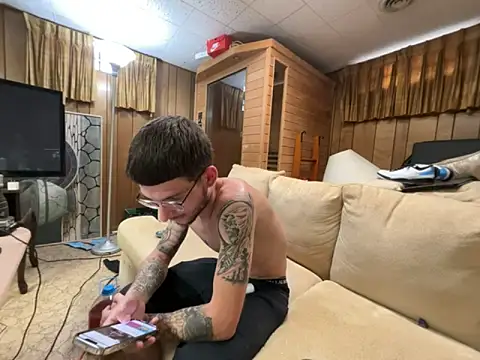 Snapshot of hungkubenski chatting on 10.31.25 hungkubenski online show from 10.31.25