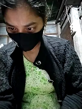 Snapshot of Aruyeshi- chatting on 11.21.25 Aruyeshi- online show from 11.21.25