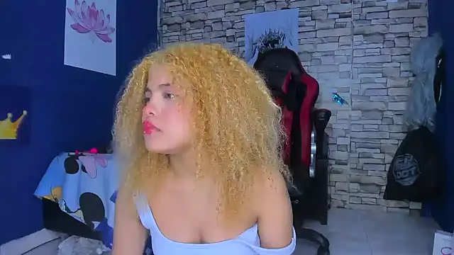 sofiacastillo01 online show from 02.18.25