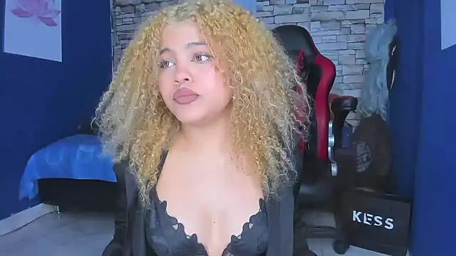 sofiacastillo01 online show from 02.20.25