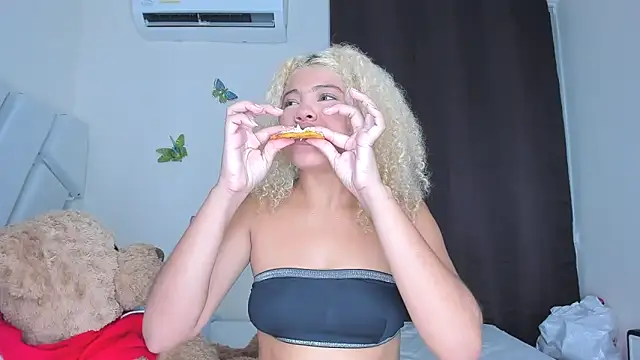 sofiacastillo01 online show from 01.06.26