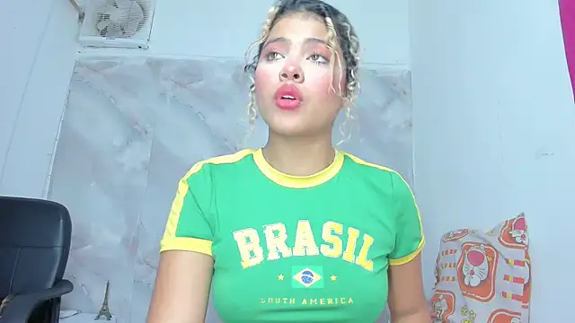 sofiacastillo01 online show from 05.16.26
