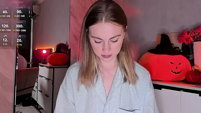 Snapshot of LoveGameSexx chatting on 10.26.25 LoveGameSexx online show from 10.26.25