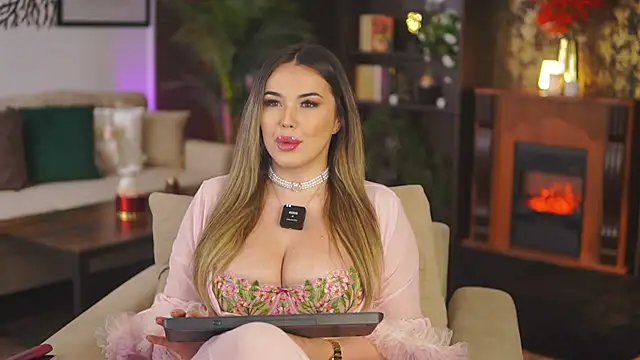 Snapshot of EvaSunderland chatting on 01.12.25 EvaSunderland online show from 01.12.25