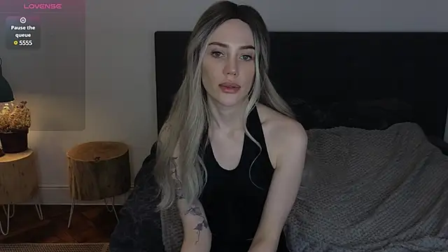 Sara Tranquil online show from 12.06.24