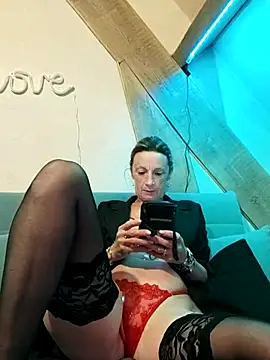 Snapshot of tatianasexymilf chatting on 11.30.25 tatianasexymilf online show from 11.30.25