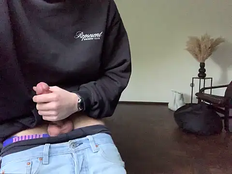 Snapshot of KendrickJiz chatting on 10.21.25 KendrickJiz online show from 10.21.25