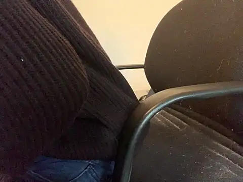 Snapshot of KendrickJiz chatting on 12.21.25 KendrickJiz online show from 12.21.25