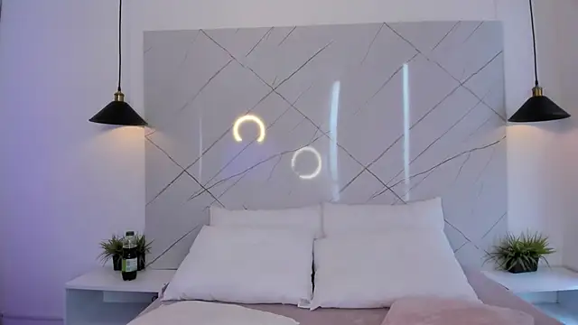 Snapshot of ANTONELLA__ROUSE_ chatting on 12.01.25 ANTONELLA ROUSE online show from 12.01.25