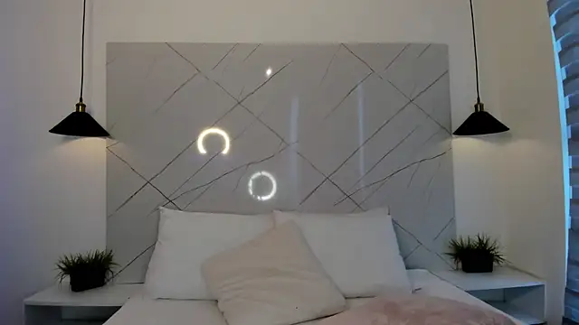 Snapshot of ANTONELLA__ROUSE_ chatting on 12.19.25 ANTONELLA ROUSE online show from 12.19.25