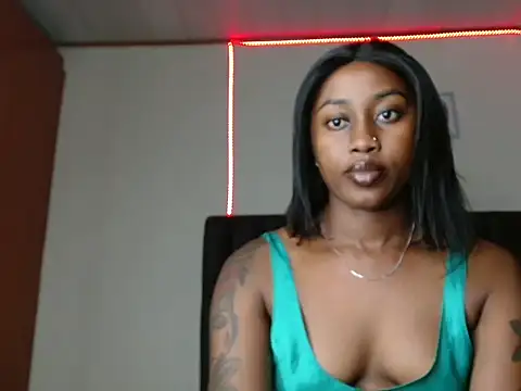 Snapshot of Miss_hot_candy chatting on 01.13.25 Miss hot candy online show from 01.13.25