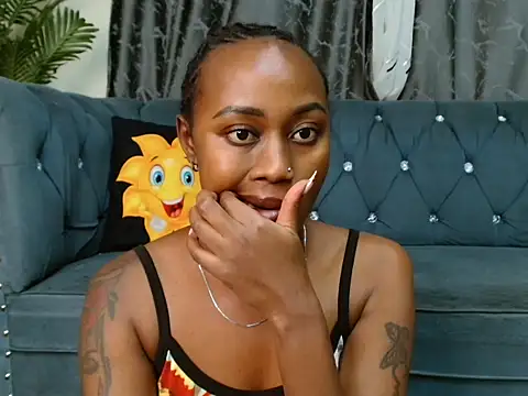 Snapshot of Miss_hot_candy chatting on 03.08.25 Miss hot candy online show from 03.08.25