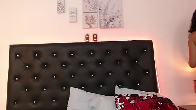 Snapshot of ariellaferra_ chatting on 03.04.25 ariellaferra online show from 03.04.25