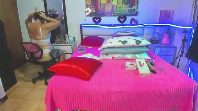 karenmilf 4 online show from 12.12.24