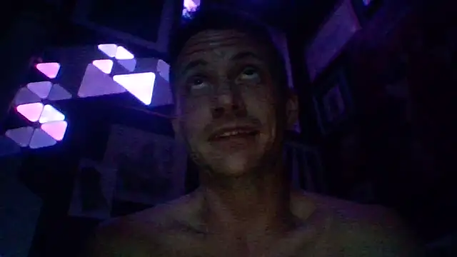 Snapshot of trash4cash chatting on 01.02.25 trash4cash online show from 01.02.25