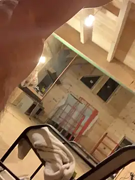 Snapshot of trash4cash chatting on 01.04.25 trash4cash online show from 01.04.25