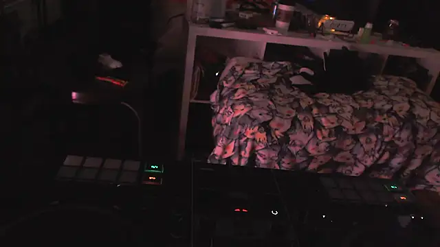 Snapshot of trash4cash chatting on 01.31.25 trash4cash online show from 01.31.25