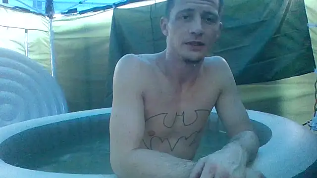 Snapshot of trash4cash chatting on 01.31.25 trash4cash online show from 01.31.25