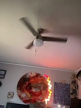 Snapshot of trash4cash chatting on 02.02.25 trash4cash online show from 02.02.25