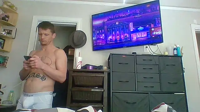 Snapshot of trash4cash chatting on 02.16.25 trash4cash online show from 02.16.25