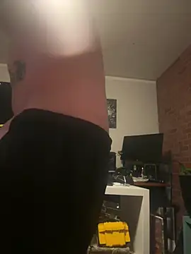 Snapshot of trash4cash chatting on 03.04.25 trash4cash online show from 03.04.25