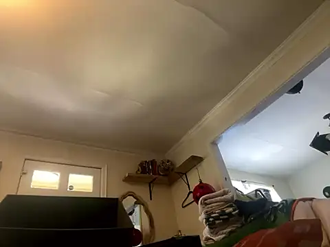 Snapshot of trash4cash chatting on 03.07.25 trash4cash online show from 03.07.25