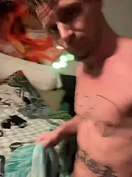 Snapshot of trash4cash chatting on 03.22.25 trash4cash online show from 03.22.25