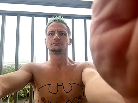 Snapshot of trash4cash chatting on 09.10.25 trash4cash online show from 09.10.25