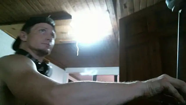 Snapshot of trash4cash chatting on 09.28.25 trash4cash online show from 09.28.25