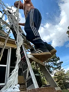 Snapshot of trash4cash chatting on 10.08.25 trash4cash online show from 10.08.25