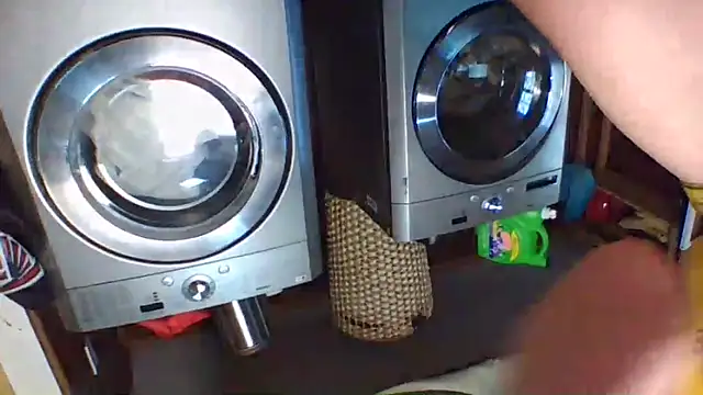 Snapshot of trash4cash chatting on 10.14.25 trash4cash online show from 10.14.25