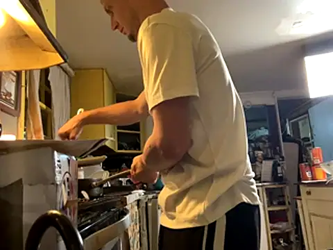 Snapshot of trash4cash chatting on 10.16.25 trash4cash online show from 10.16.25