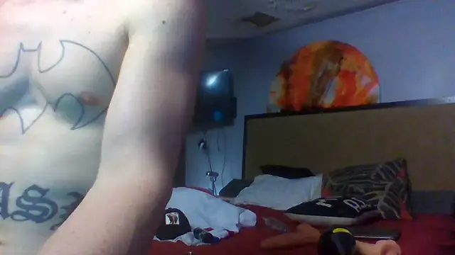 Snapshot of trash4cash chatting on 10.19.25 trash4cash online show from 10.19.25