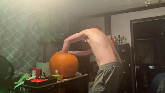 Snapshot of trash4cash chatting on 10.26.25 trash4cash online show from 10.26.25