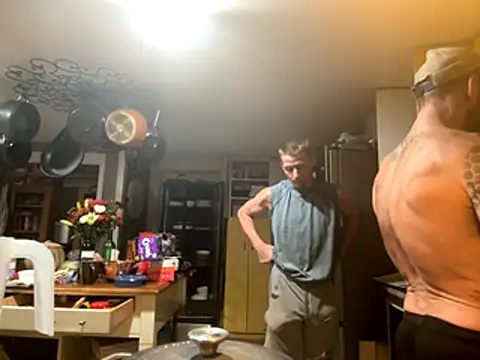 Snapshot of trash4cash chatting on 11.01.25 trash4cash online show from 11.01.25