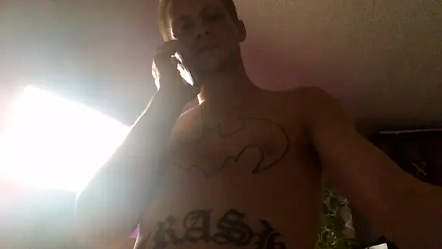 Snapshot of trash4cash chatting on 11.08.25 trash4cash online show from 11.08.25