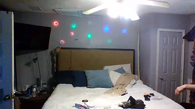 Snapshot of trash4cash chatting on 11.14.25 trash4cash online show from 11.14.25