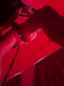 Snapshot of trash4cash chatting on 11.15.25 trash4cash online show from 11.15.25