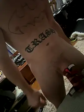 Snapshot of trash4cash chatting on 11.17.25 trash4cash online show from 11.17.25