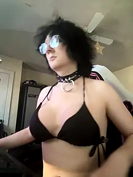 Snapshot of YandereDemon chatting on 10.06.25 YandereDemon online show from 10.06.25