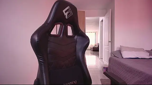 EmilyPaynne online show from 02.27.25