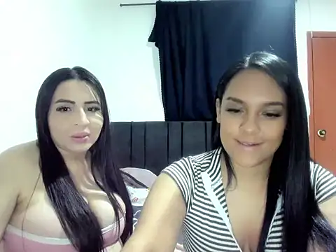 Snapshot of EmmaHole_ chatting on 04.23.26 EmmaHole online show from 04.23.26
