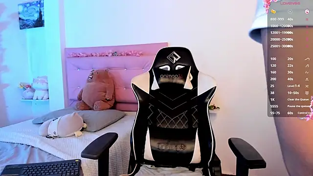 Snapshot of little_jade chatting on 03.19.25 little jade online show from 03.19.25