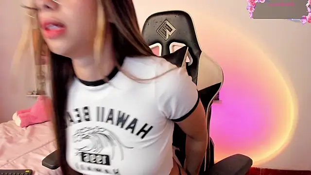 Snapshot of little_jade chatting on 10.22.25 little jade online show from 10.22.25