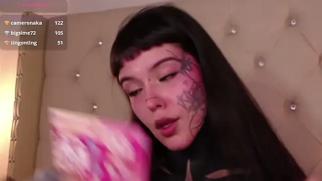 Snapshot of SylveonFox chatting on 12.04.24 SylveonFox online show from 12.04.24