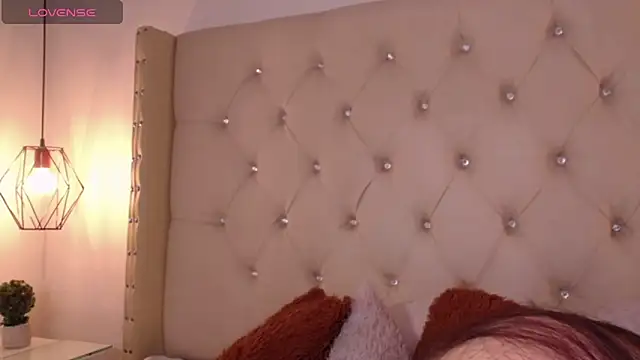 Snapshot of SylveonFox chatting on 12.06.24 SylveonFox online show from 12.06.24