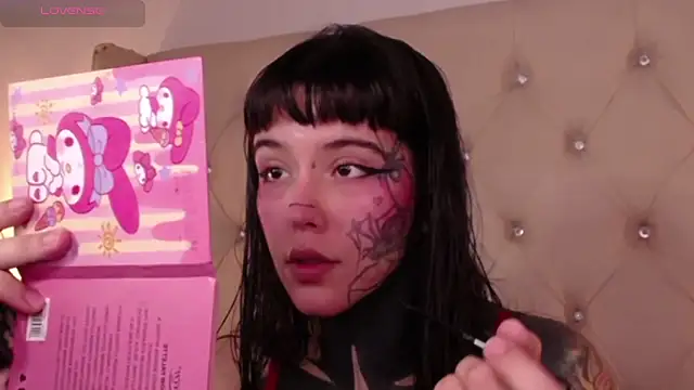 Snapshot of SylveonFox chatting on 12.18.24 SylveonFox online show from 12.18.24