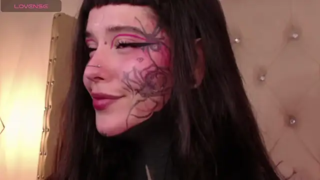 Snapshot of SylveonFox chatting on 12.21.24 SylveonFox online show from 12.21.24