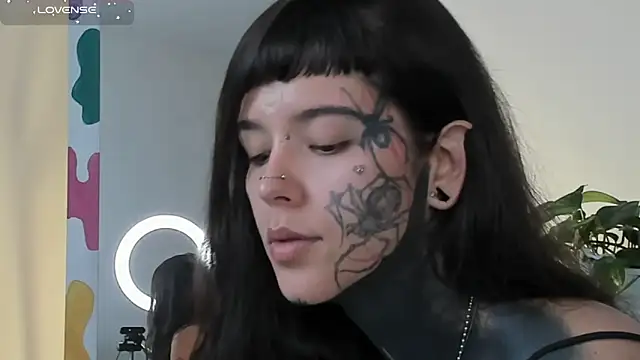 Snapshot of SylveonFox chatting on 03.18.25 SylveonFox online show from 03.18.25